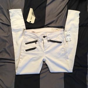 Rag & Bone White Capris Jeans with Black Zippers
